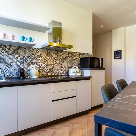 Ginett's House בית הארחה 3*